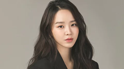 Shin Hye Sun esclarece os rumores sobre seu consumo de álcool durante participação no "Yoo Quiz on the Block"