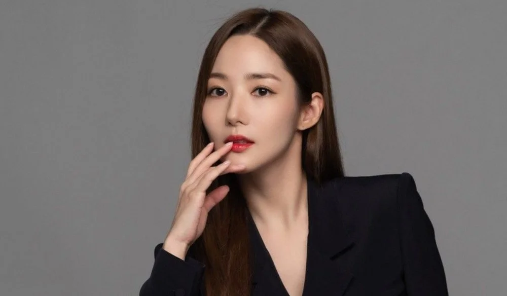 Park Min Young Aborda Perda de Peso Extrema e Superação de Polêmicas na Conferência de Imprensa de "Marry My Husband"