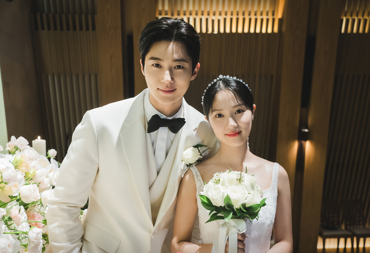 "Lovely Runner" Surpreende Fãs com Fotos Deslumbrantes do Casamento de Ryu Sun Jae e Im Sol Após o Final do Drama