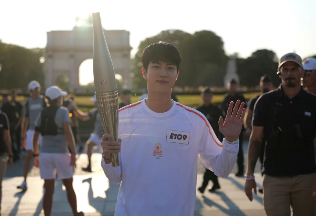 Jin do BTS Compartilha Mensagem Inspiradora após Participar do Revezamento da Tocha para os Jogos Olímpicos de Paris 2024