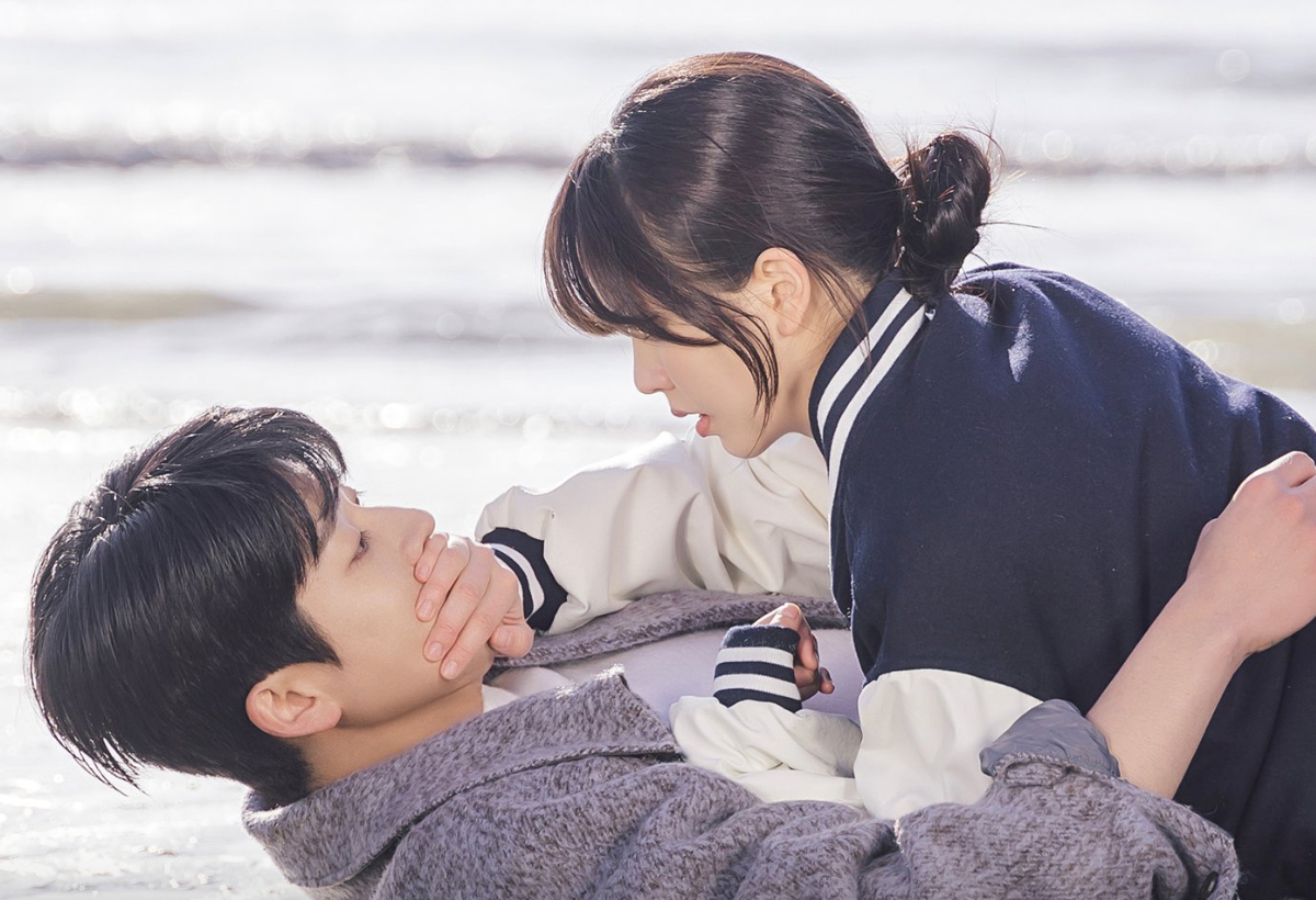 “Outra Chance para Amar”: Chae Jong Hyeop e Kim So Hyun Protagonizam Encontro Romântico na Praia